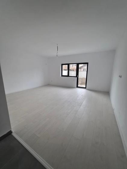Duplex cu 5 camere cu Canalizare în Haliu