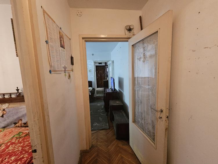 Apartament cu 3 camere semidecomandat în Cetății