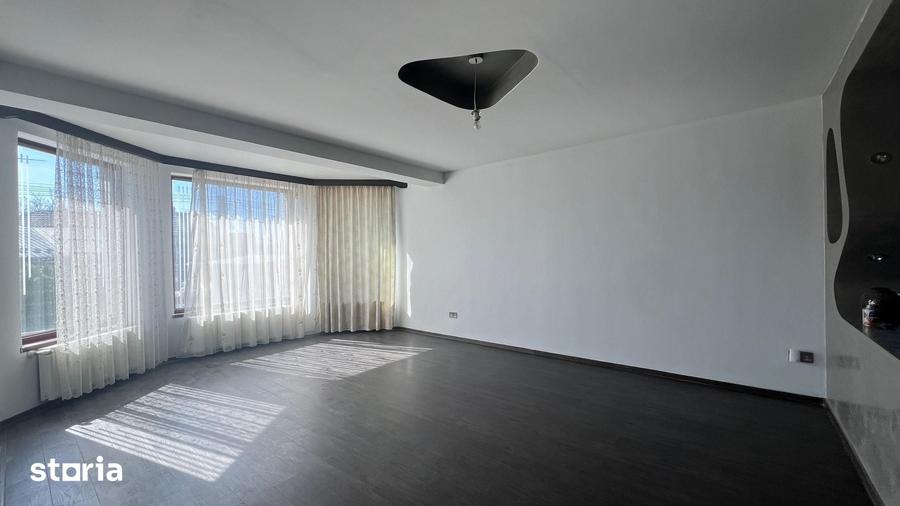 Casă cu 5 camere cu Teren 451 Mp în Pod