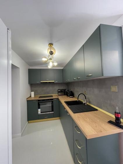 Apartament cu 3 camere decomandat, mobilat în Ultracentral
