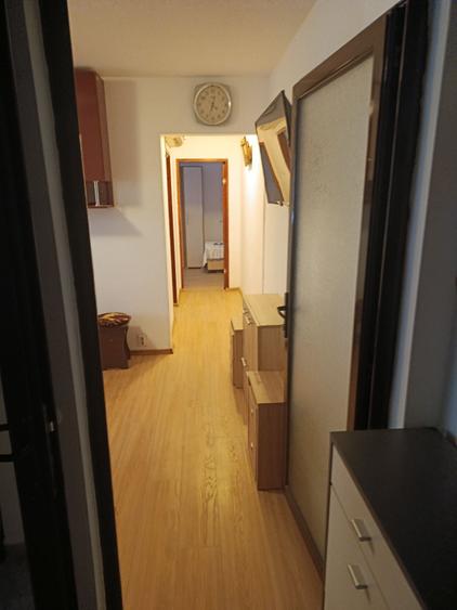 Apartament cu 3 camere semidecomandat în Palazu Mare