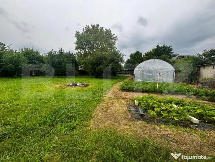 Casă cu 4 camere cu Teren 2700 Mp în Central