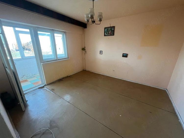 Apartament cu 3 camere decomandat în Faleza Nord