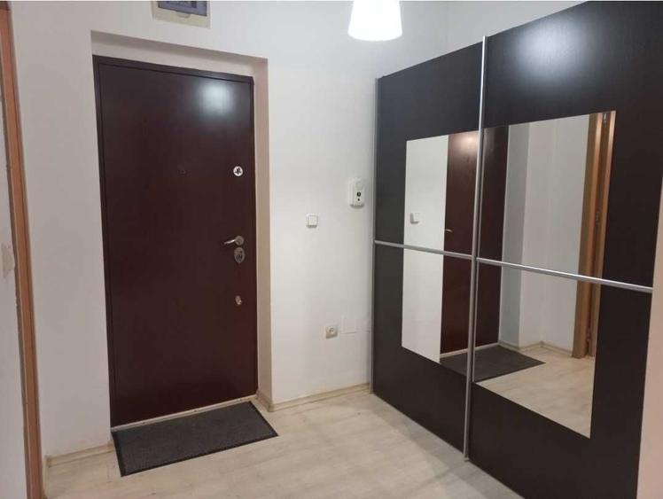 Apartament cu 2 camere semidecomandat în Craiovei