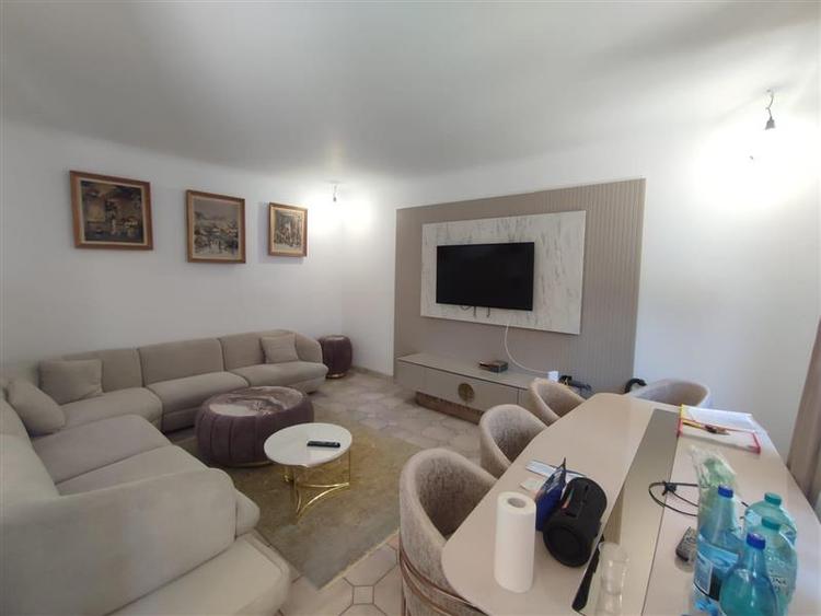 Casă cu 4 camere cu Teren 275 Mp în Tineretului