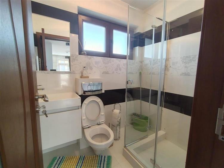 Casă individuală cu 4 camere cu Canalizare în Ipotești