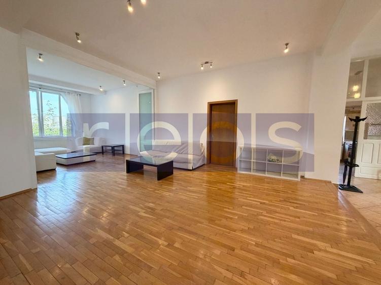Apartament cu 3 camere semidecomandat, mobilat în Primăverii