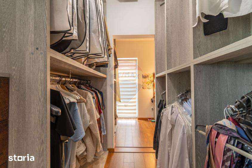 Casă cu 5 camere cu Teren 445 Mp în Europa