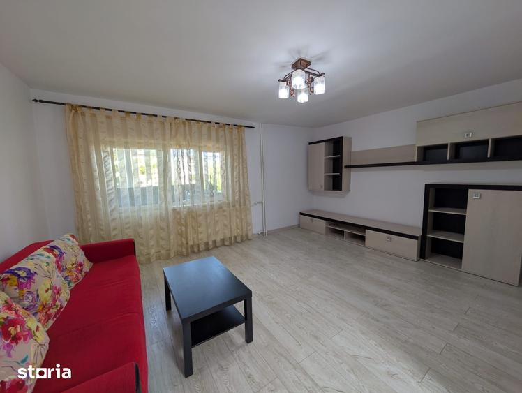 Apartament cu 3 camere semidecomandat în 9 Mai