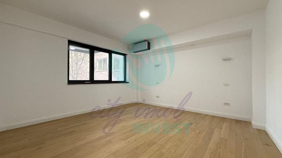 Apartament cu 3 camere semidecomandat în Polonă