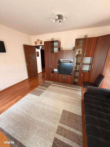 Apartament cu 2 camere decomandat în Tractorul
