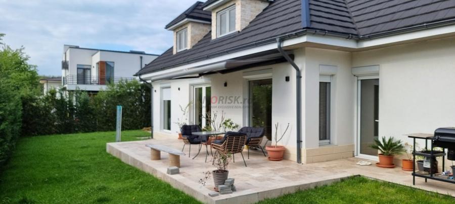 Casă individuală cu 5 camere cu Teren 554 Mp în Balotești