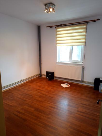Apartament cu 2 camere decomandat în Calea București