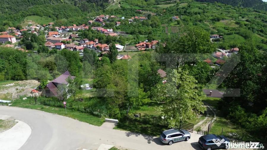 Casă cu 3 camere cu Teren 4300 Mp în Ampoița