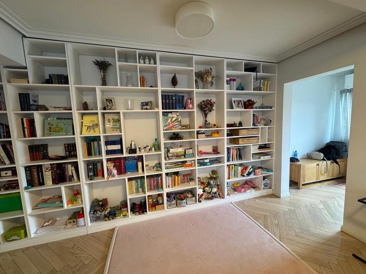 Apartament cu 4 camere semidecomandat în Cotroceni