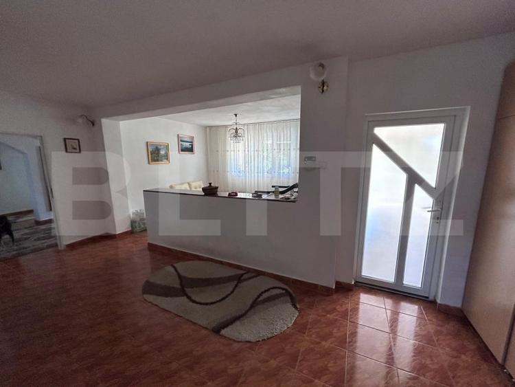 Casă individuală cu 8 camere cu Canalizare în Grigorescu
