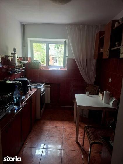 Apartament cu 3 camere semidecomandat în Crihala