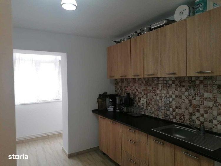 Apartament cu 3 camere decomandat în Micro 4