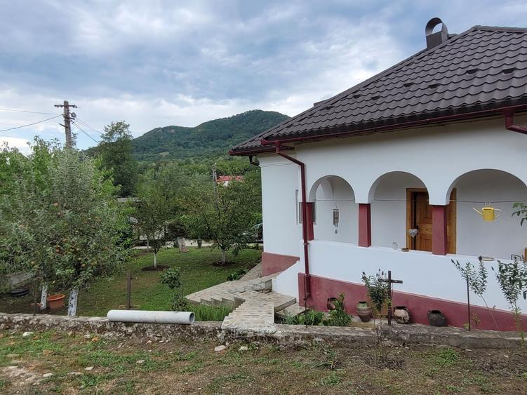 Casă cu 4 camere în Corbșori