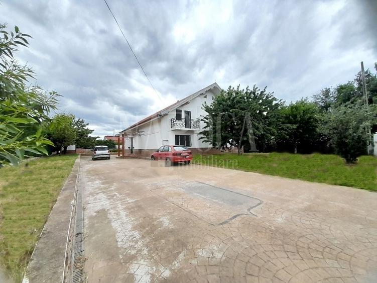 Casă individuală cu 5 camere cu Canalizare în Sânmartin