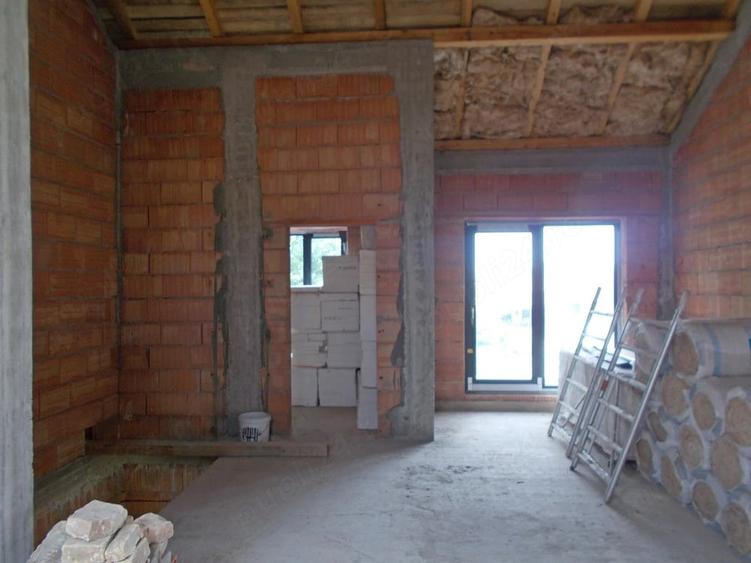 Casă cu 6 camere cu Teren 242 Mp în Central