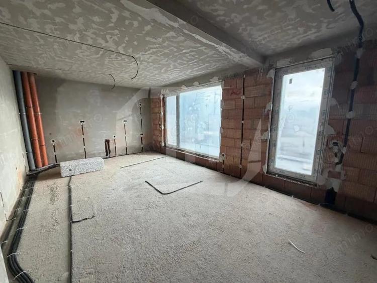 Apartament cu 4 camere semidecomandat în Mărăști