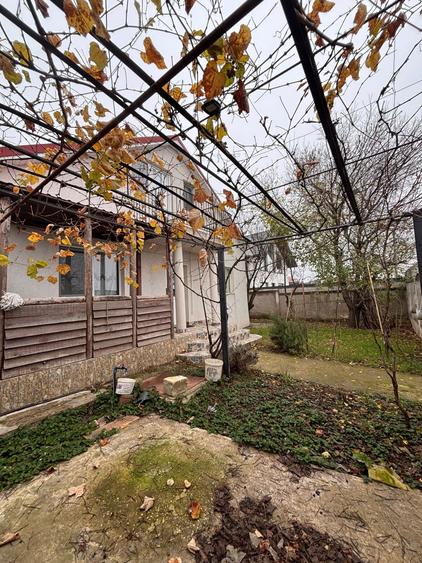 Casă cu 5 camere cu Canalizare în Poiana
