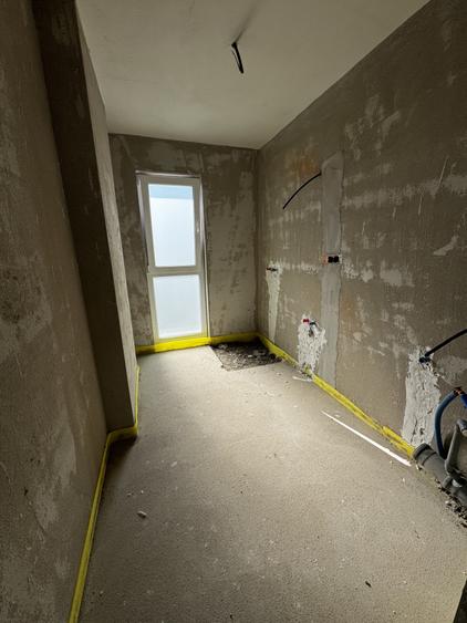Apartament cu 4 camere semidecomandat în Mărăști