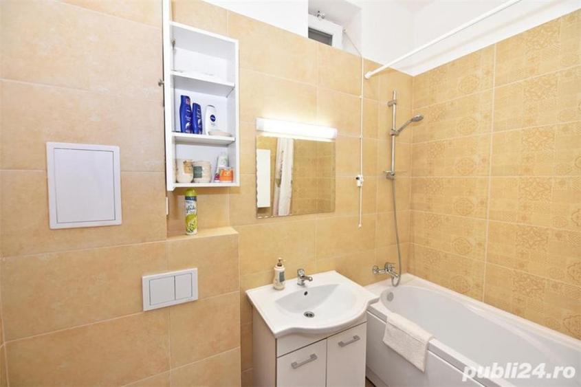 Apartament cu 3 camere decomandat în Girocului