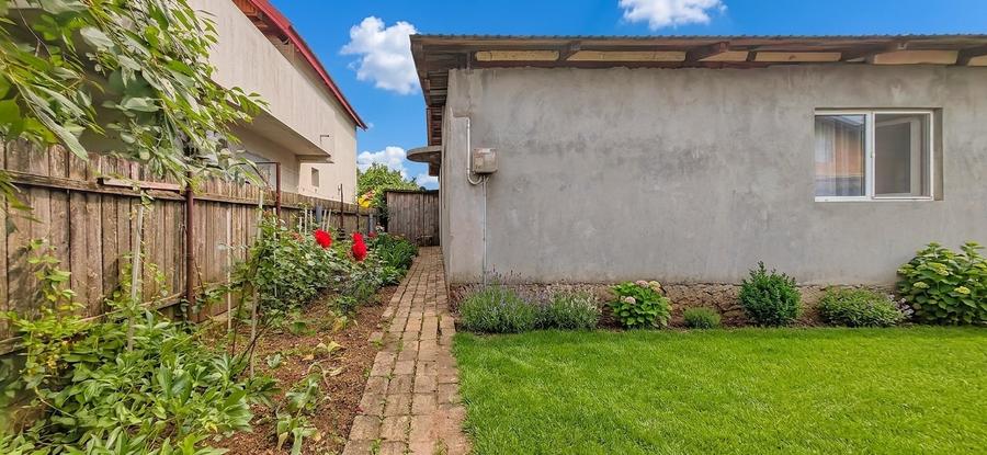 Casă individuală cu 3 camere cu Teren 200 Mp în Alexandriei