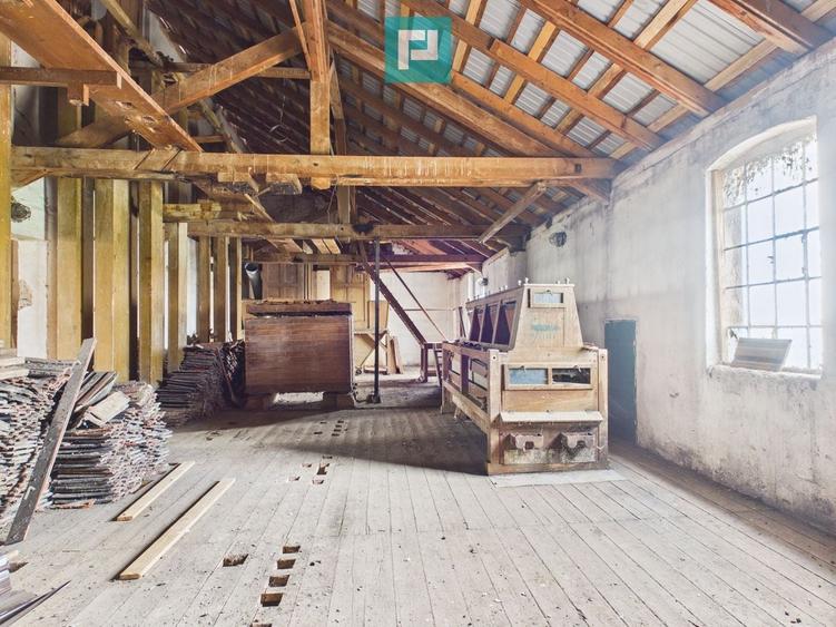 Spațiu industrial, de 750 mp, în Secusigiu