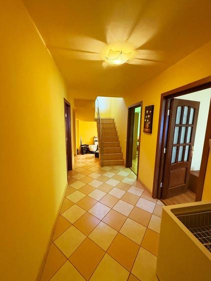 Casă cu 6 camere cu Teren 1500 Mp în Călugăreni