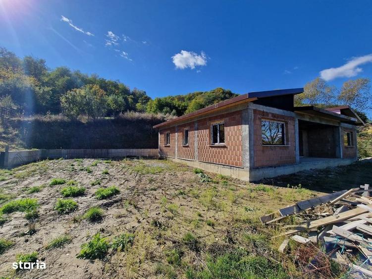 Casă cu 4 camere în Vlădești