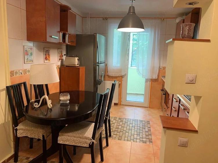 Apartament cu 3 camere semidecomandat în Teiul Doamnei