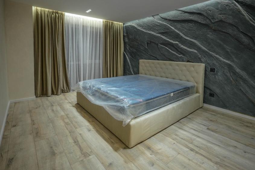 Apartament cu 3 camere decomandat în Exterior Vest