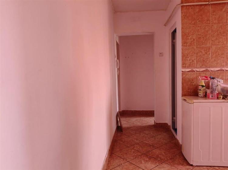 Apartament cu 4 camere semidecomandat în Hipodrom