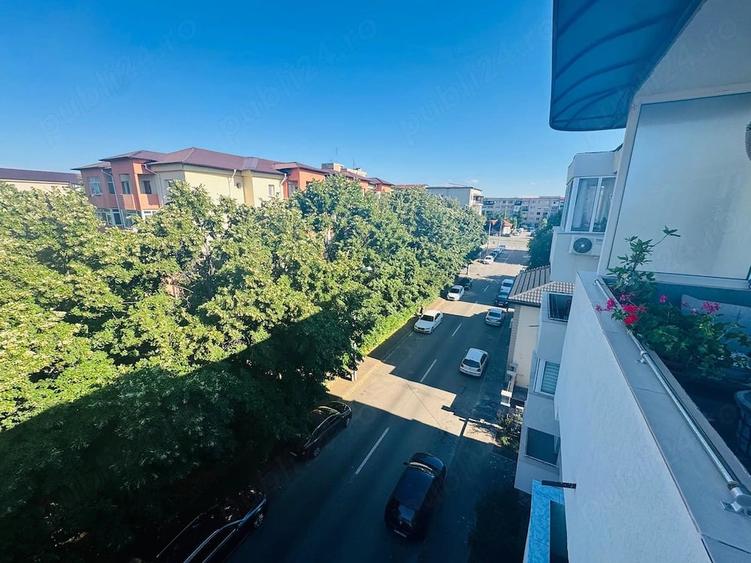 Apartament cu 3 camere decomandat în Traian