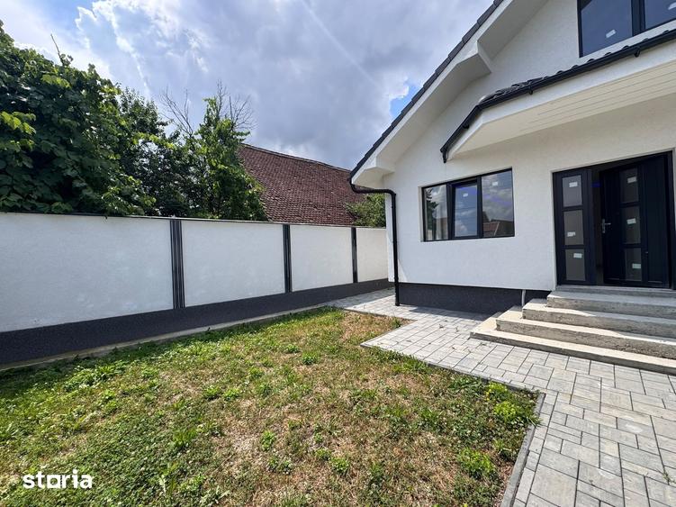 Casă cu 3 camere cu Teren 295 Mp în Cristian