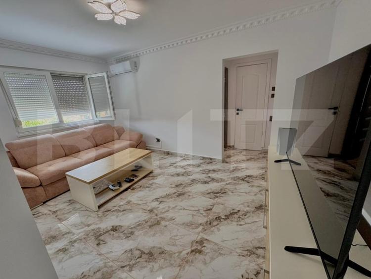 Apartament cu 2 camere semidecomandat, mobilat în Solidarității — fotografia 1