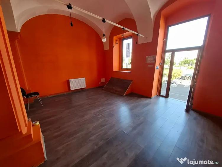 Spațiu comercial, de 53 mp, în Central