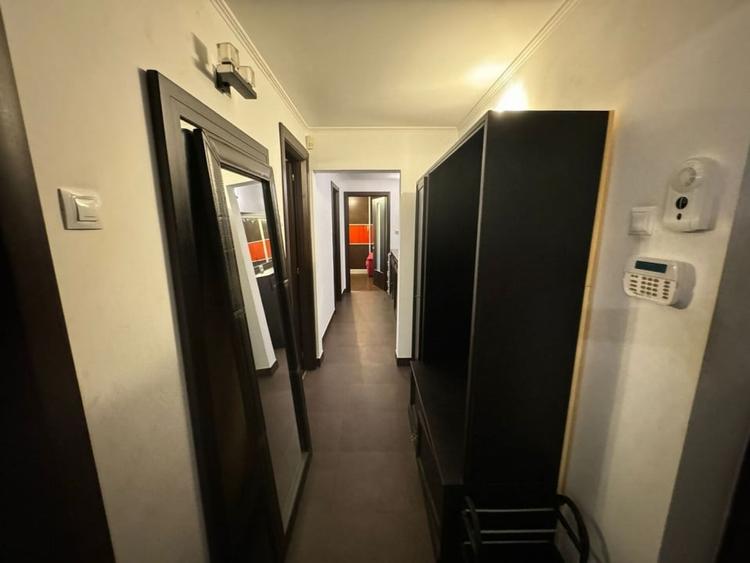 Apartament cu 3 camere decomandat, mobilat în Cornișa