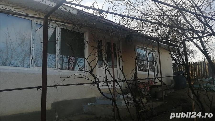 Casă cu 4 camere cu Teren 2000 Mp în Scurta