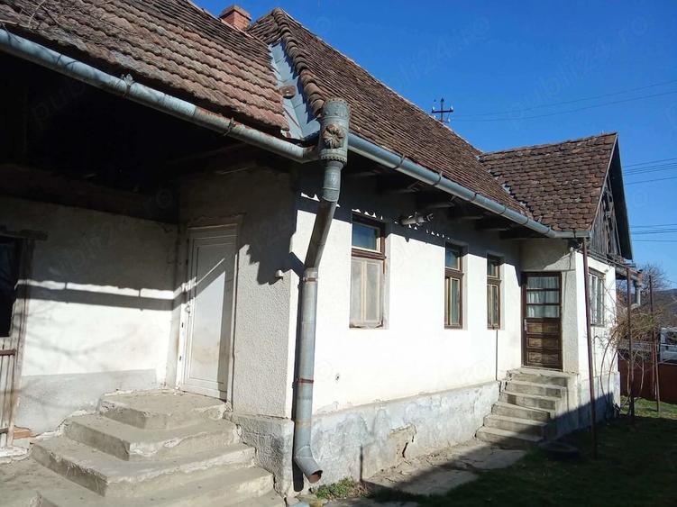 Casă cu 3 camere în Trei Sate