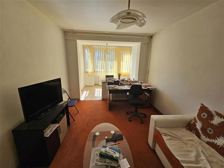 Apartament cu 3 camere semidecomandat, mobilat în Gheorgheni