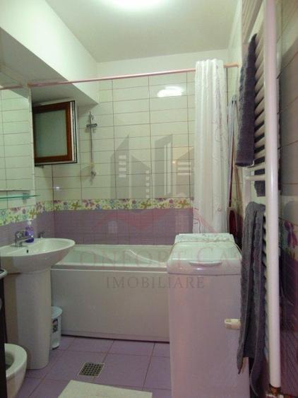 Apartament cu 2 camere semidecomandat, mobilat în Decebal