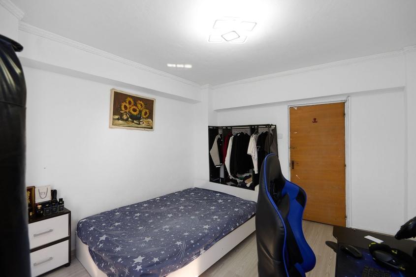 Apartament cu 4 camere decomandat în Central