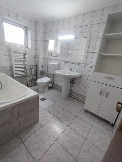 Apartament cu 2 camere decomandat în Exterior Vest