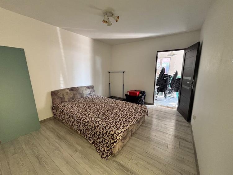 Casă cu 7 camere cu Teren 798 Mp în Costi