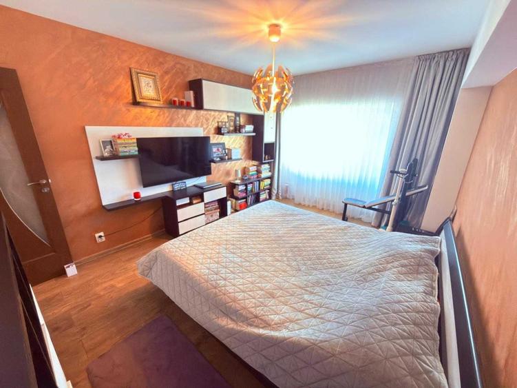 Apartament cu 3 camere decomandat în Nicolina