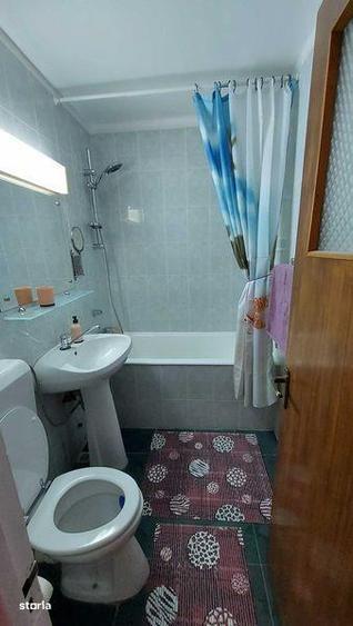 Apartament cu 3 camere semidecomandat, mobilat în Dristor